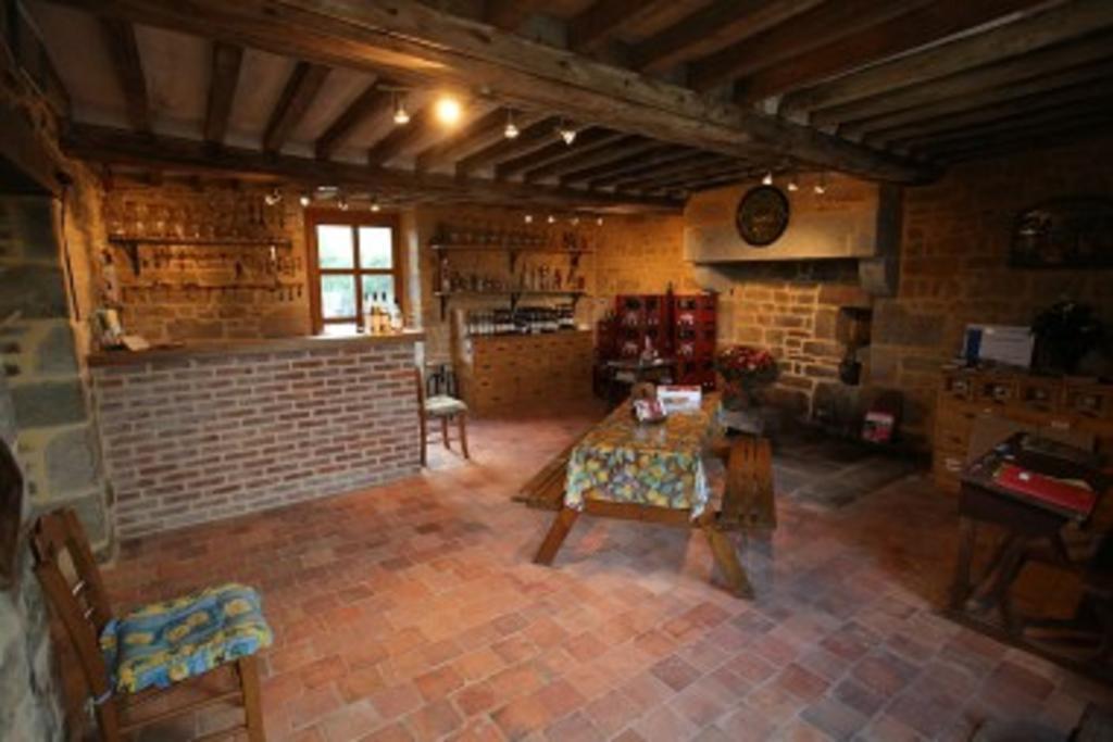 Bed and Breakfast Ferme Cidricole Hugues Desfrièches Sainte-Marguerite-de-Carrouges Esterno foto